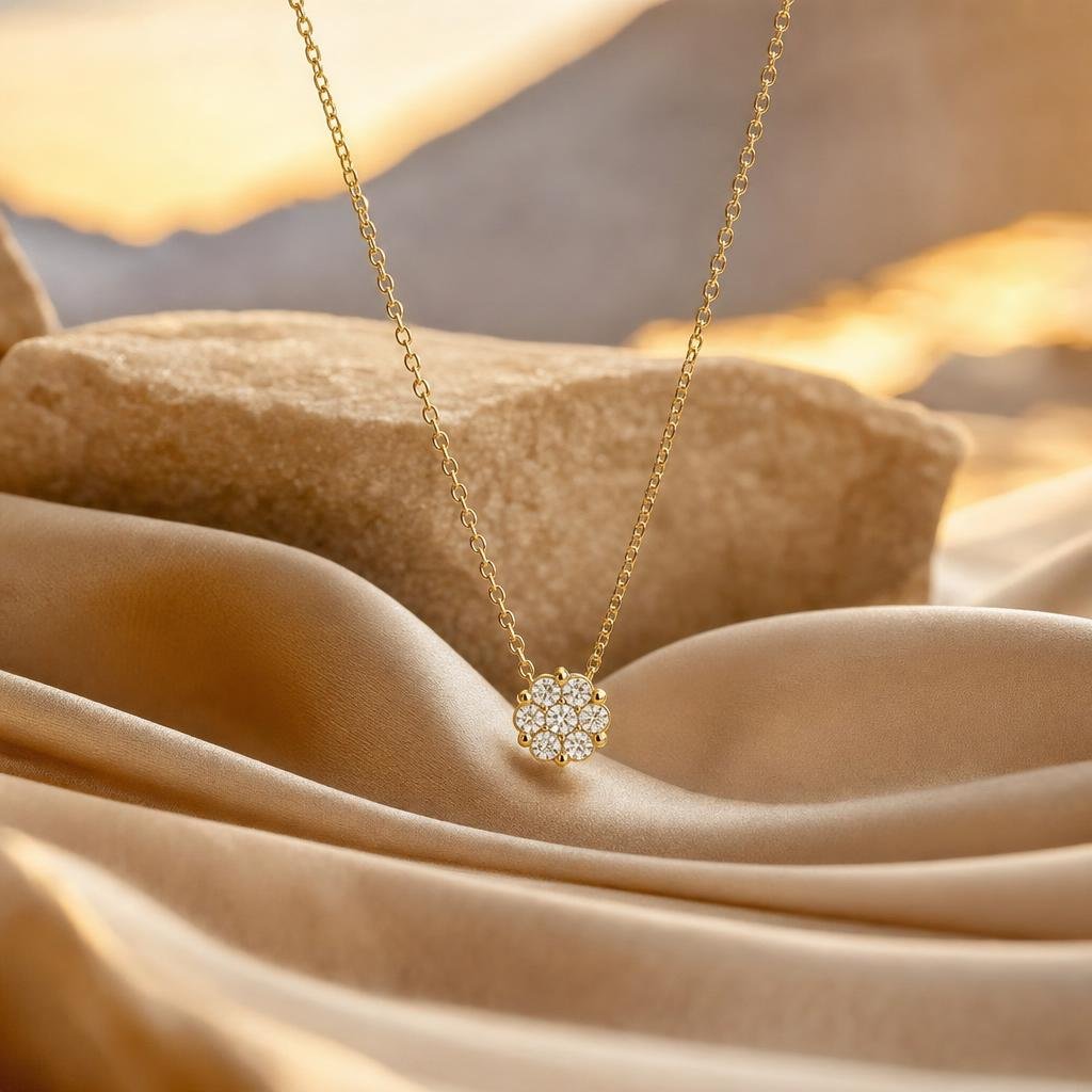 Fjellblomst Anheng i gult gull med diamant
